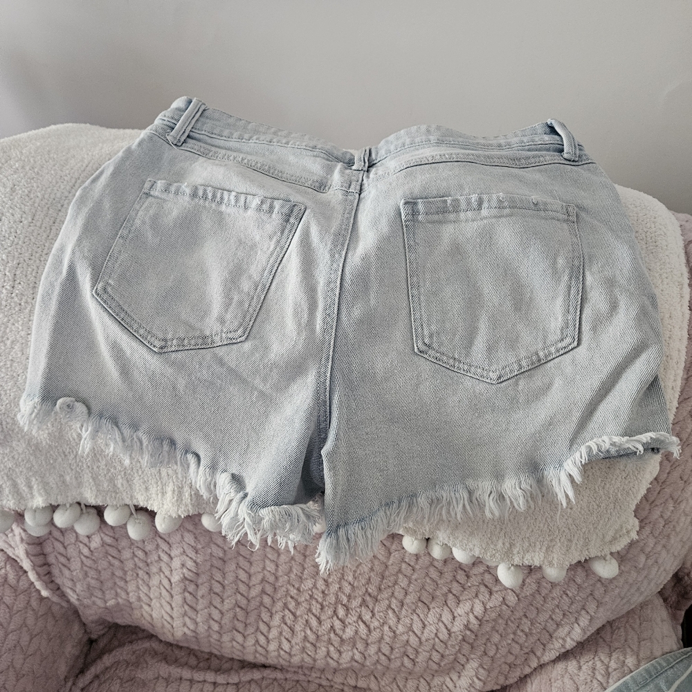 Shorts - Picture 2 of 3